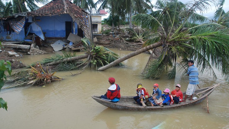 Trở lại ngôi làng bị xóa sổ trong lũ dữ