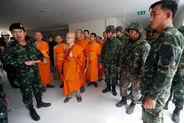 Người đàn ông dẫn đầu chiến dịch làm thanh sạch giới Phật giáo Thái Lan - Ảnh 2.