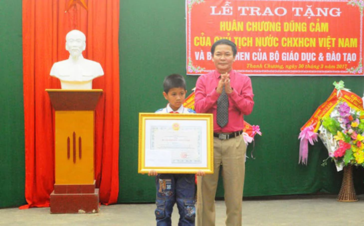 Nam sinh Đà Lạt Đặng Huy Hậu nhận Huân chương Lao động hạng Ba - Ảnh 2.