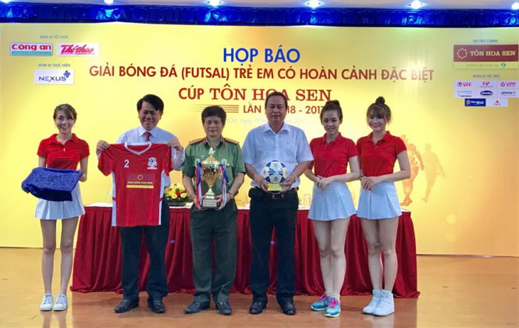 ​Giải bóng đá trẻ em có hoàn cảnh đặc biệt 2017 đến Bình Định