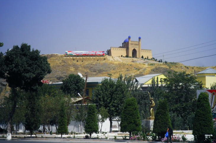 Pháo đài, thành xưa Mug Tepe trên đồi vắng-T.T.H.