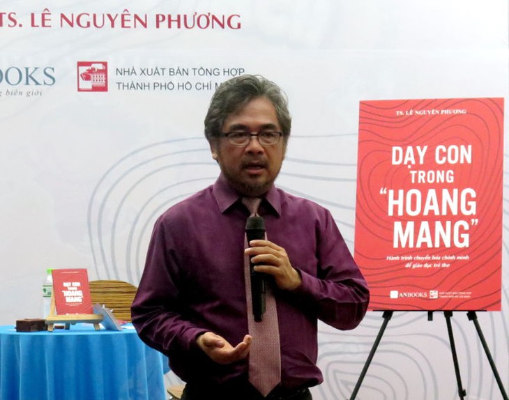 Phụ huynh cần hết hoang mang rồi mới dạy con