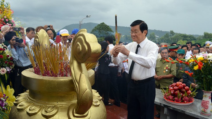 1.200 cựu tù thăm nghĩa trang liệt sĩ Phú Quốc