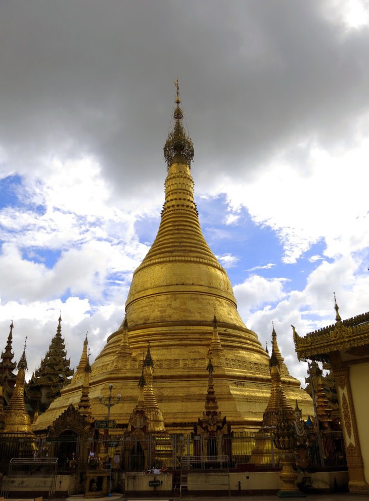 Bảo tháp chính trong ngôi chùa Shwemokhtaw Paya xưa cổ.-Ảnh: T.T.H.