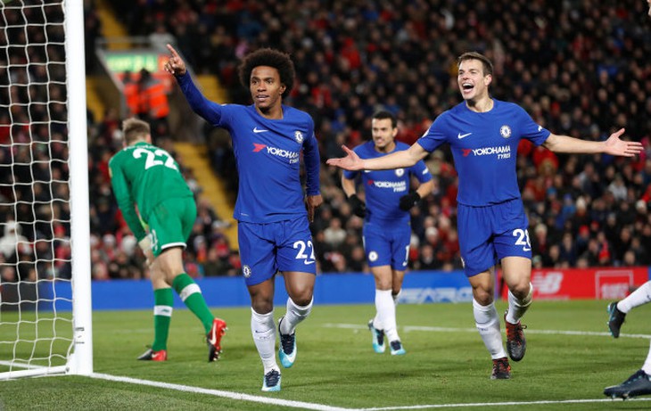 Siêu dự bị Willian giúp Chelsea cầm chân Liverpool tại Anfield