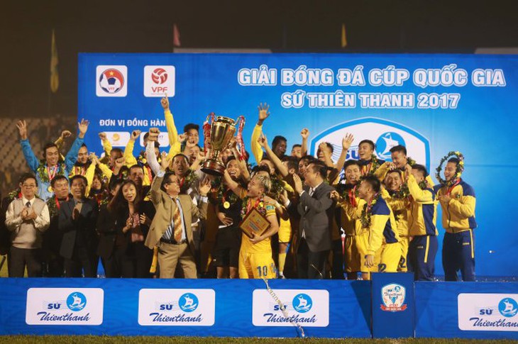 Đè bẹp Bình Dương 5-1, SLNA đoạt Cúp quốc gia