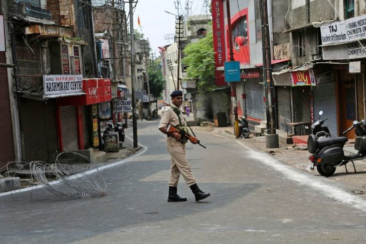 Kashmir: Từ tự trị tới giới nghiêm