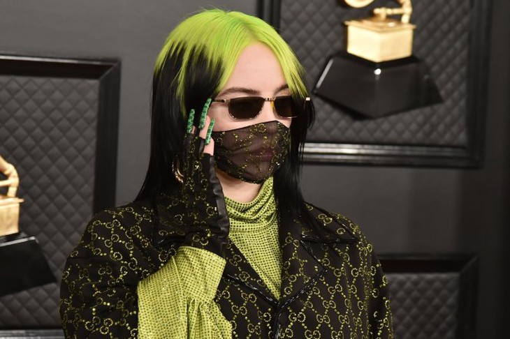 Ca sĩ Billie Eilish với chiếc khẩu trang của Hãng Gucci