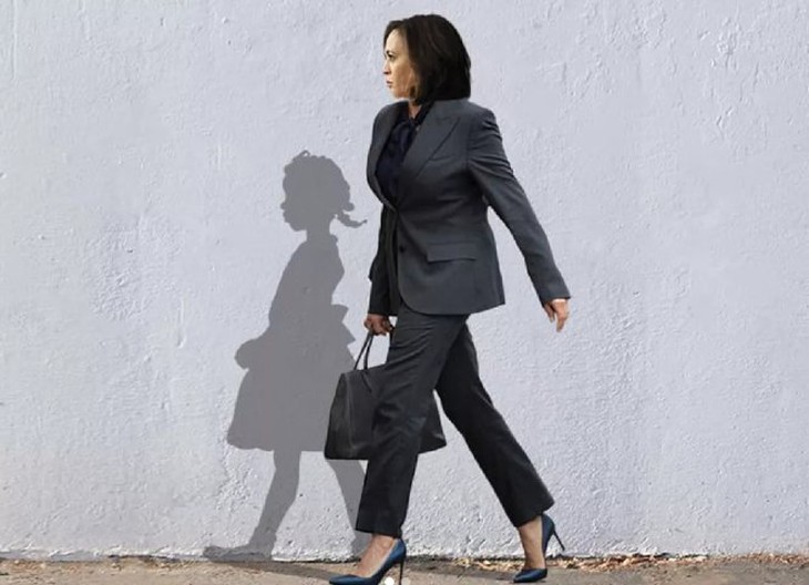 Kamala Harris với cái bóng là Ruby Bridges. Ảnh đồ họa của Raine Szramski