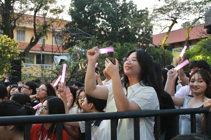 Những màn kết hợp đặc biệt tại sân khấu Tuổi hồng Minh Khai 30- Ảnh 1.