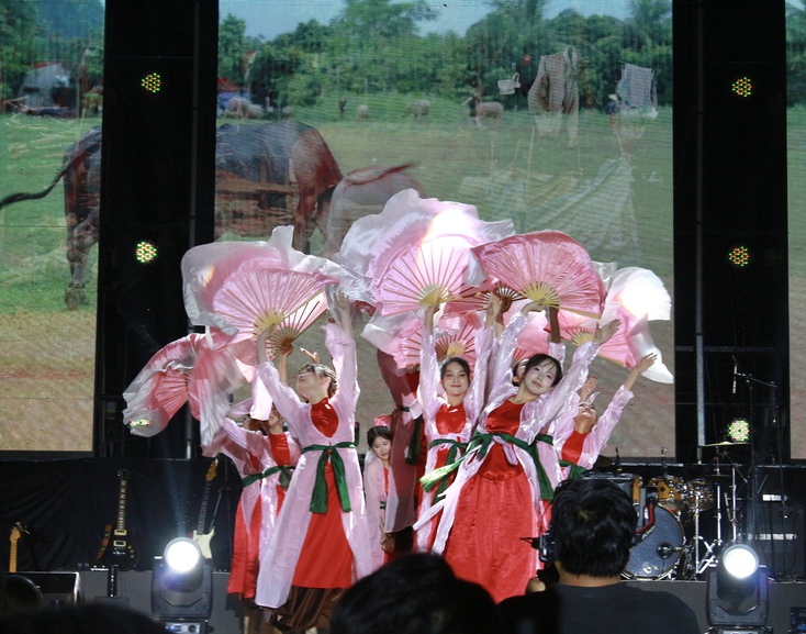 Những màn kết hợp đặc biệt tại sân khấu Tuổi hồng Minh Khai 30- Ảnh 6.