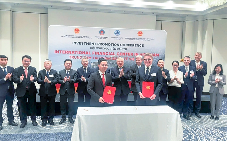 Da Nang, Frankfurt Main Finance ink MoU on international financial center development