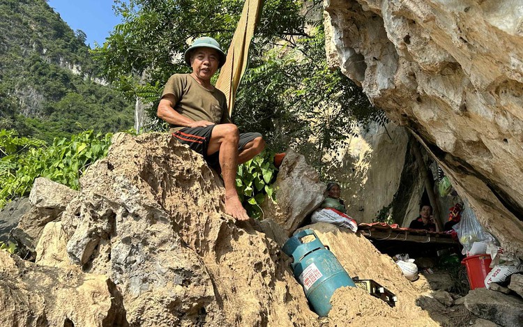 Families shelter for days in mountain cave amid severe floods in Vietnam’s Lang Son