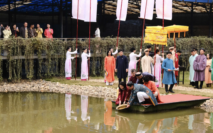 First world culture festival in Hanoi unites nations, supports flood victims