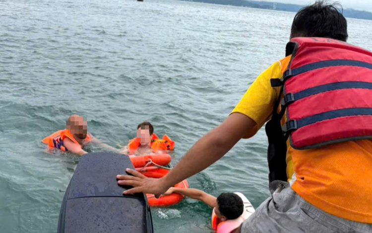 Foreigner rescued from drowning amid heavy rain in south-central Vietnam