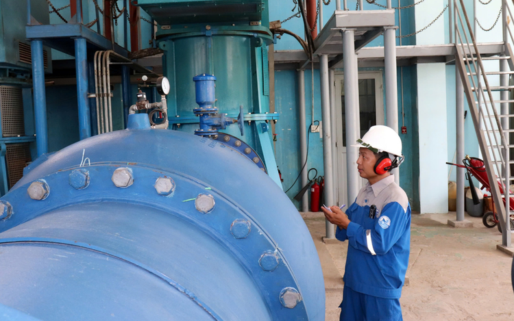 Weak water pressure alerted in many Ho Chi Minh City wards this weekend