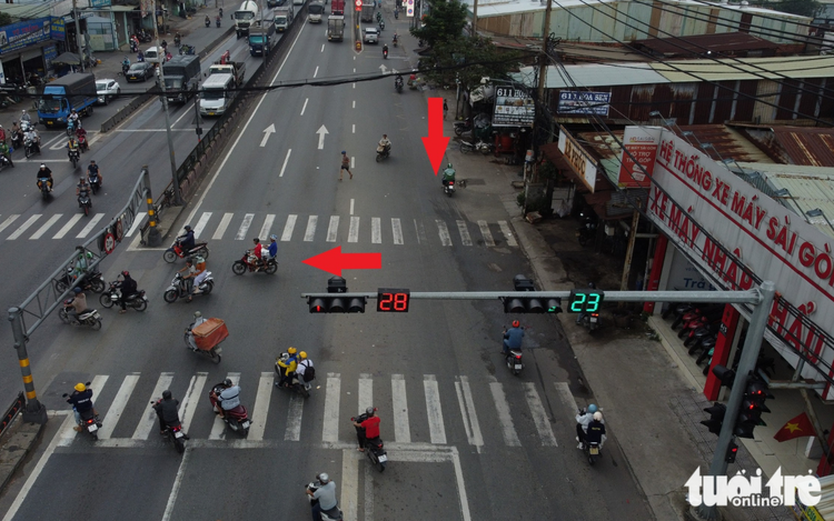 Motorcyclists flout traffic rules in Ho Chi Minh City, turn wrong-way riding into dangerous norm