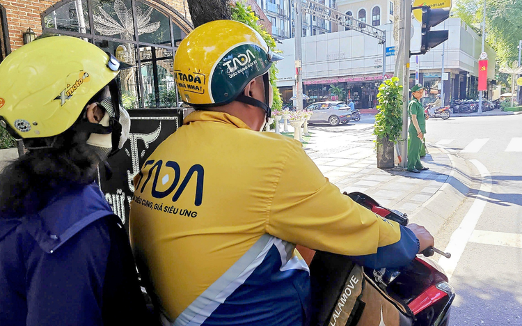 Vietnam’s ride-hailing market heats up as newcomers launch low-cost strategies