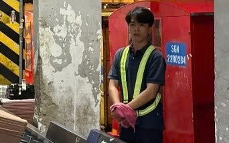 Airline employee steals $1,900 from checked luggage at Ho Chi Minh City airport