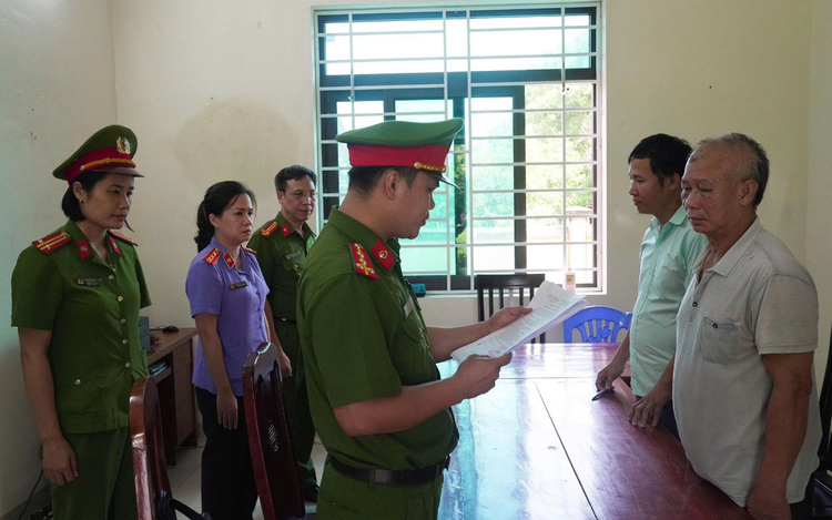 Vietnamese man arrested for storing nearly 40 tonnes of diseased pork for illegal sale
