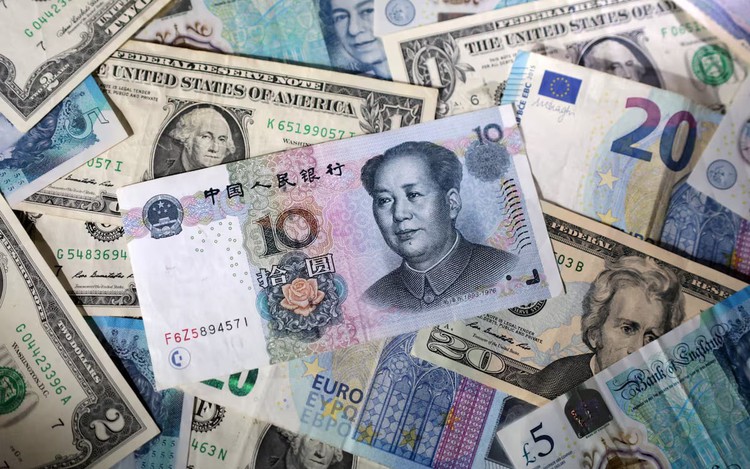 Dollar mixed as investors eye central bank decisions, trade talks