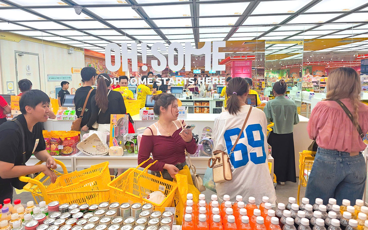 Chinese brands flood Vietnamese market
