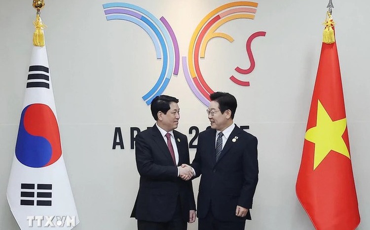 S.Korea to open more sectors to Vietnamese workers, boost technology transfer