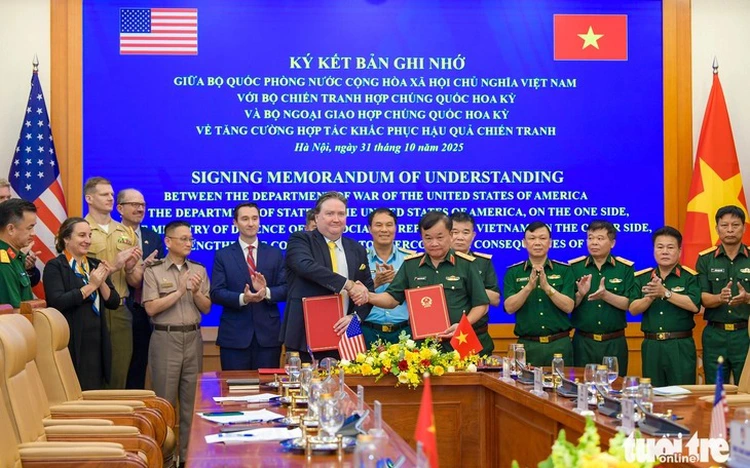 Vietnam, US ink MoU to deepen cooperation in war legacy remediation