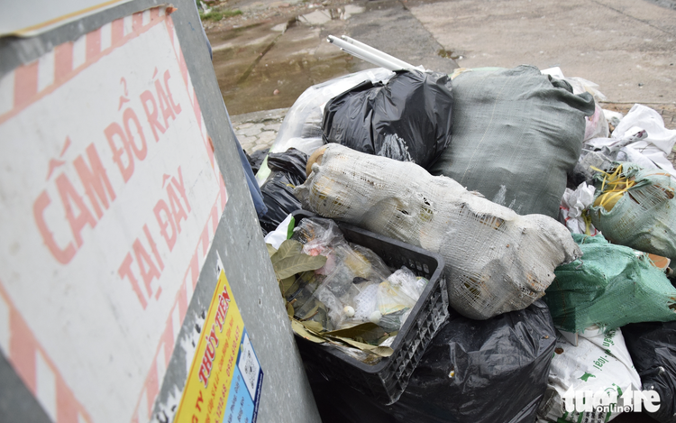 Recurring illegal dumping plagues Ho Chi Minh City street despite cleanups