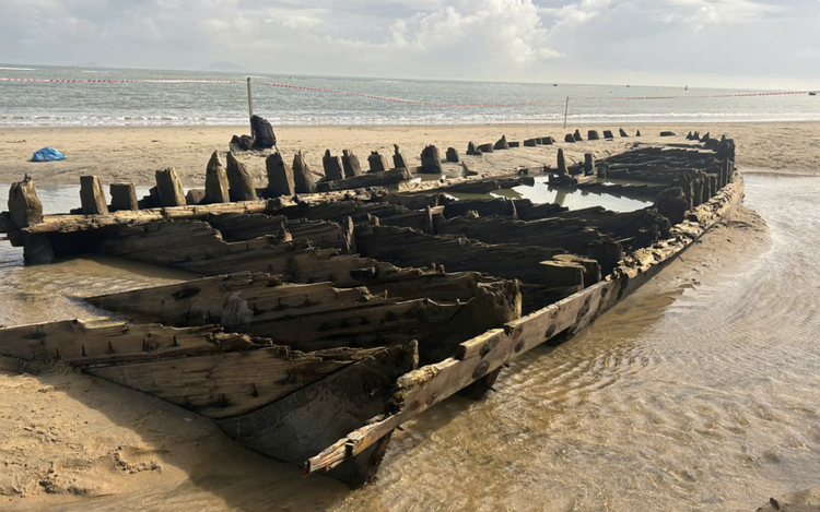 Centuries-old shipwreck exposed on Vietnam beach after storm Kalmaegi