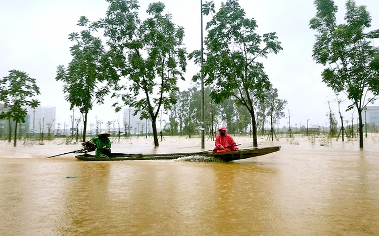Central Vietnam to face prolonged downpours up to 850mm as river water keeps rising