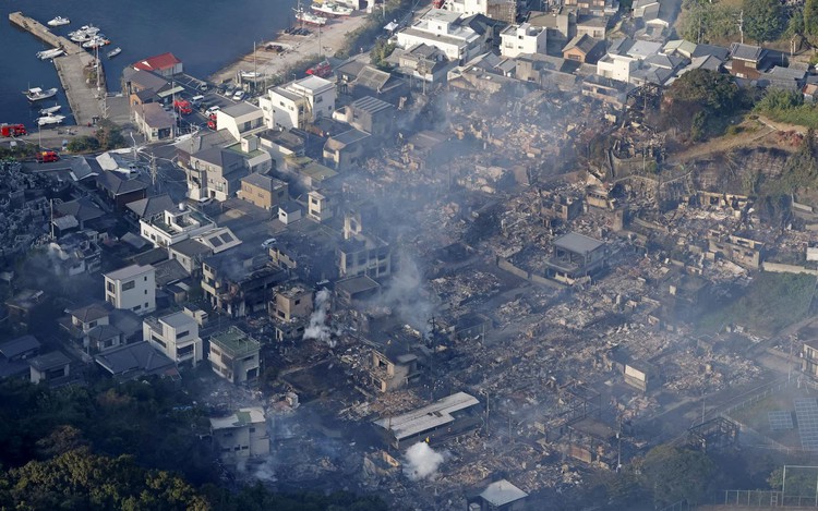 Fire razes 170 buildings in southern Japan, one missing