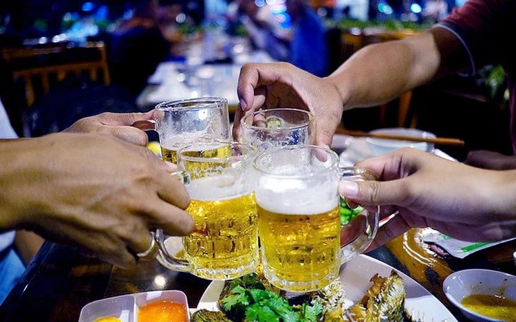 Op-ed: After-work drinking isn’t disappearing in Vietnam, but it’s evolving