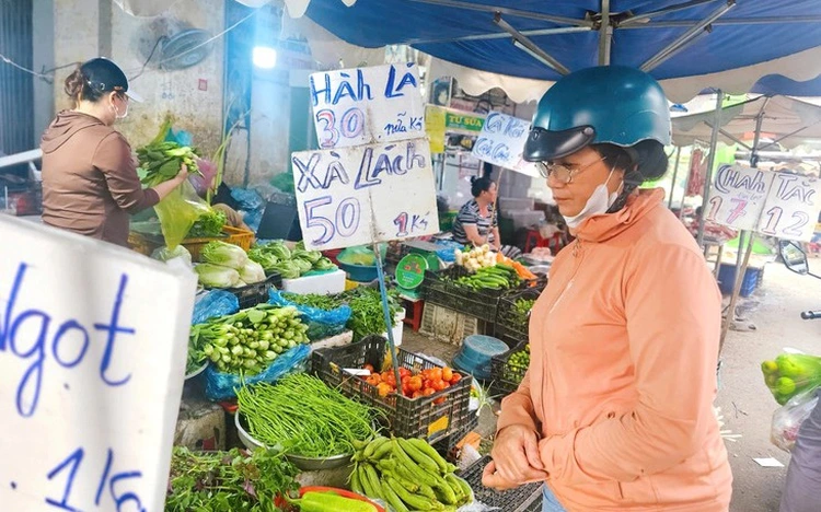 In Vietnam, vegetable prices surge to COVID-19 levels amid prolonged stormy weather