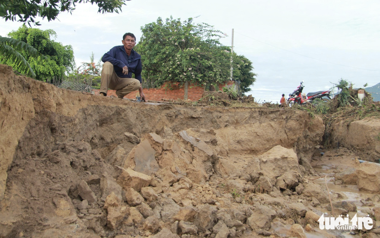Family swept away after mountain reservoir bursts in Vietnam’s Lam Dong
