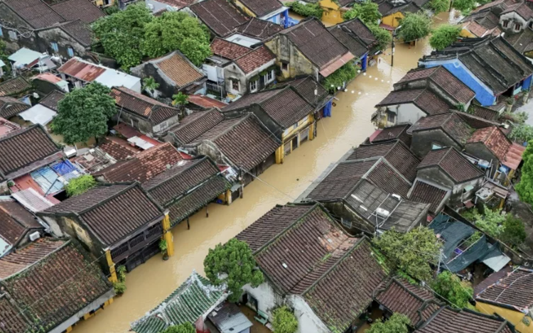 Vietnam flood death toll rises to 35: disaster agency
