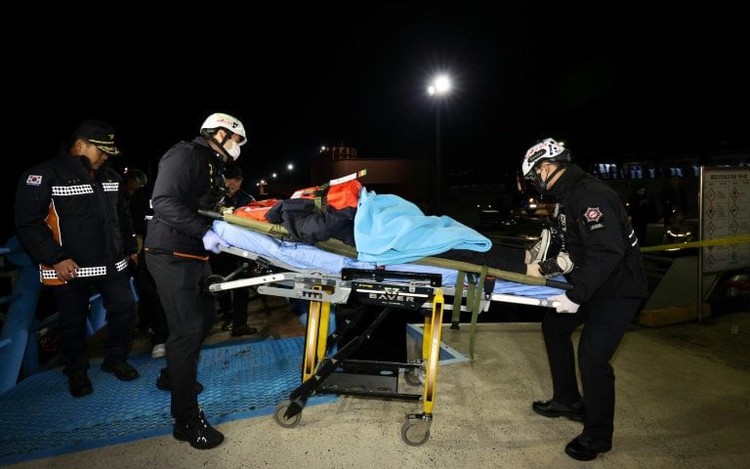 South Korea ferry runs aground after officer distracted by phone: coast guard