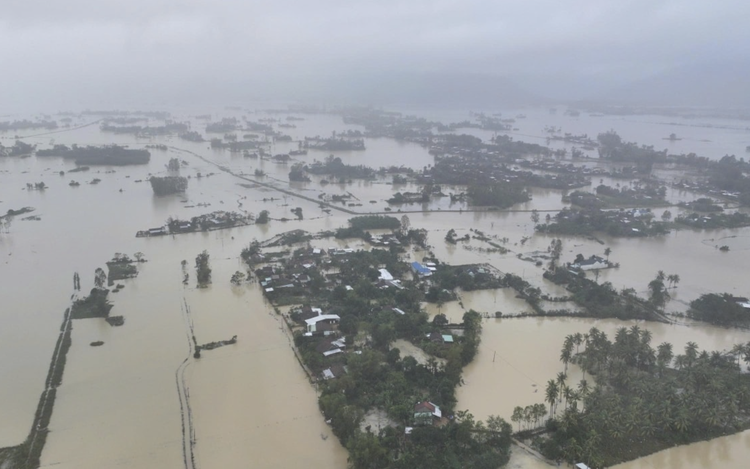 Heavy rains forecast to continue in central Vietnam, further storms possible in East Vietnam Sea

