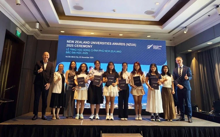 New Zealand grants first-ever undergraduate scholarships to 8 Vietnamese students