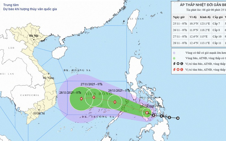 Tropical depression forecast to enter East Vietnam Sea tonight, may strengthen into storm