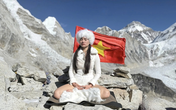 Young Vietnamese author chronicles Himalayan journey after cancer surgery