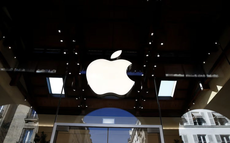Apple to enter low-cost laptop market with budget Mac, Bloomberg News reports