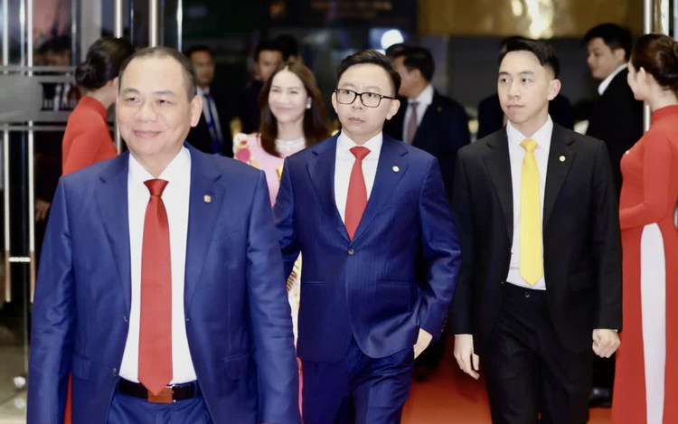 Vietnamese billionaire Pham Nhat Vuong, sons establish aerospace company
