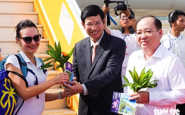 Vietnam welcomes 20-millionth foreign visitor of 2025 in Phu Quoc