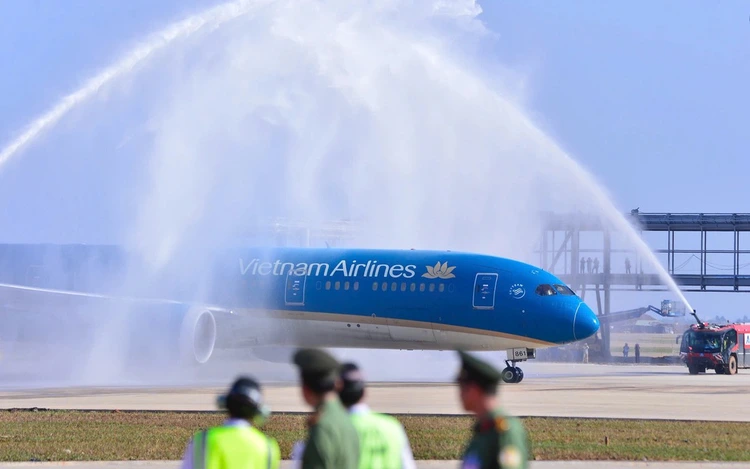 Southern Vietnam’s Long Thanh Int’l Airport welcomes first official flight