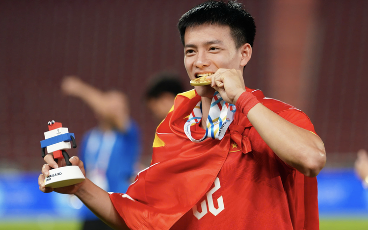 Vietnam men’s football team showered with bonuses after triumph at 2025 SEA Games
