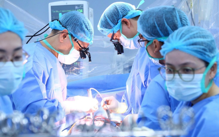 In Vietnam, adult heart travels over 1,600km to save 9-year-old boy
