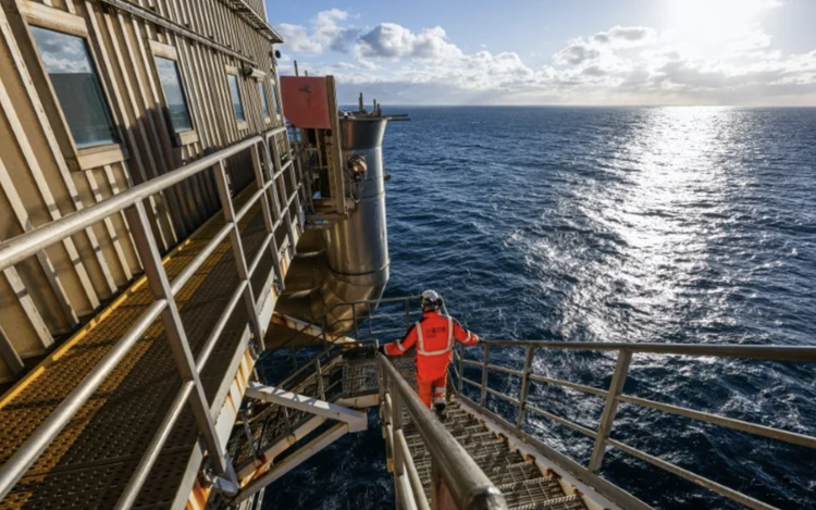 CO2 soon to be buried under North Sea oil platform
