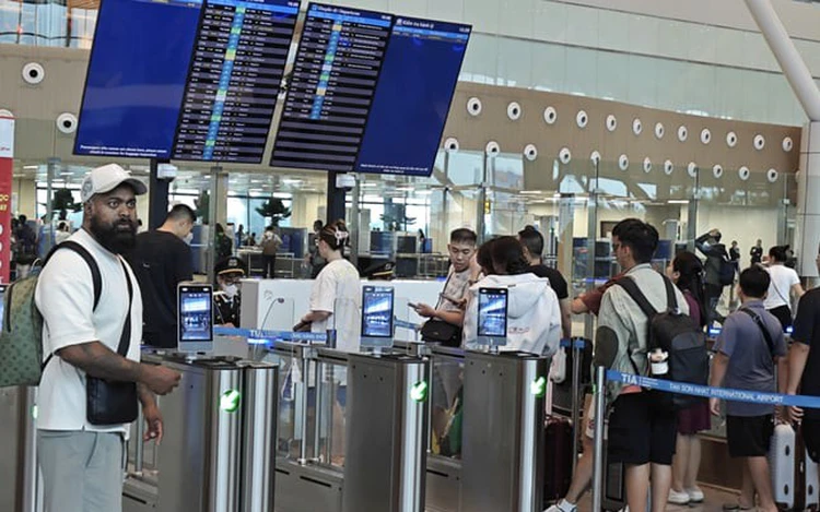 Foreigners overstaying temporary residence in Vietnam face fines of up to $1,500, possible deportation