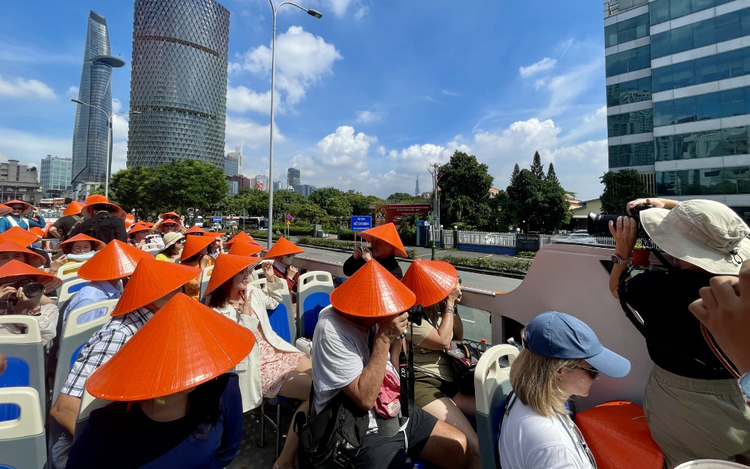 ‘Don’t come to Vietnam—you’ll never want to leave,’ Spanish digital nomad quips